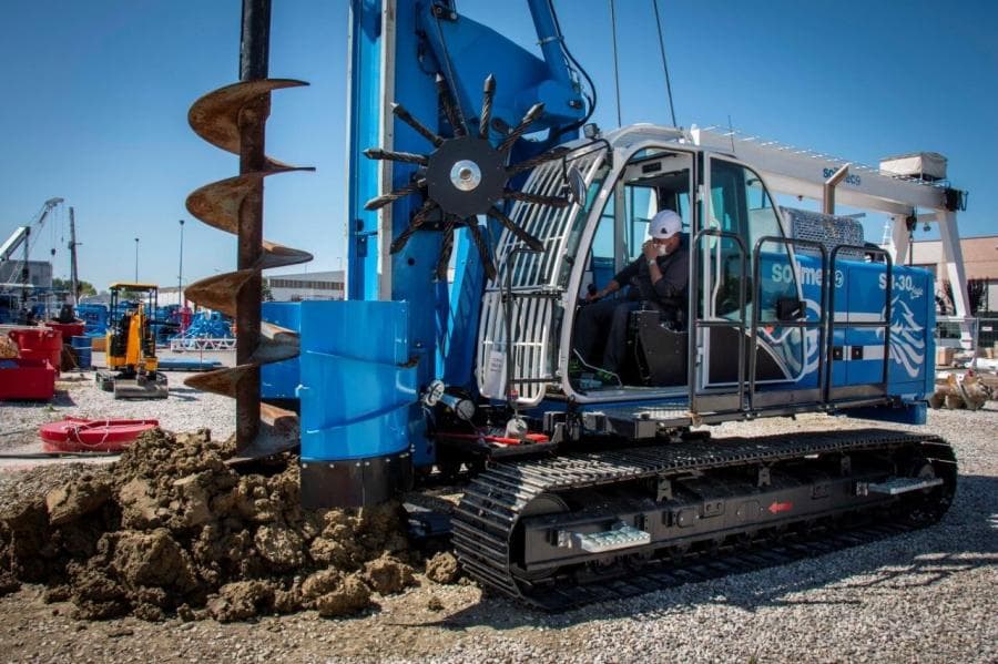 Operatori Ala Srl su macchinari di perforazione